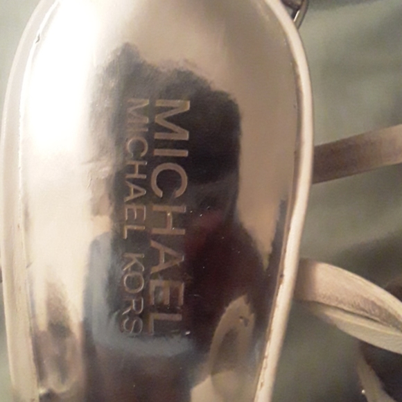 MK Heels - Picture 3 of 4